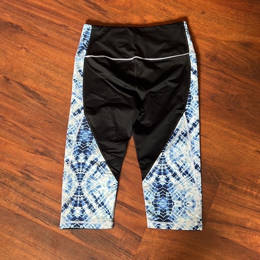 Blue white black VSX workout Capri size Large moderate compression mid rise - Picture 7 of 8